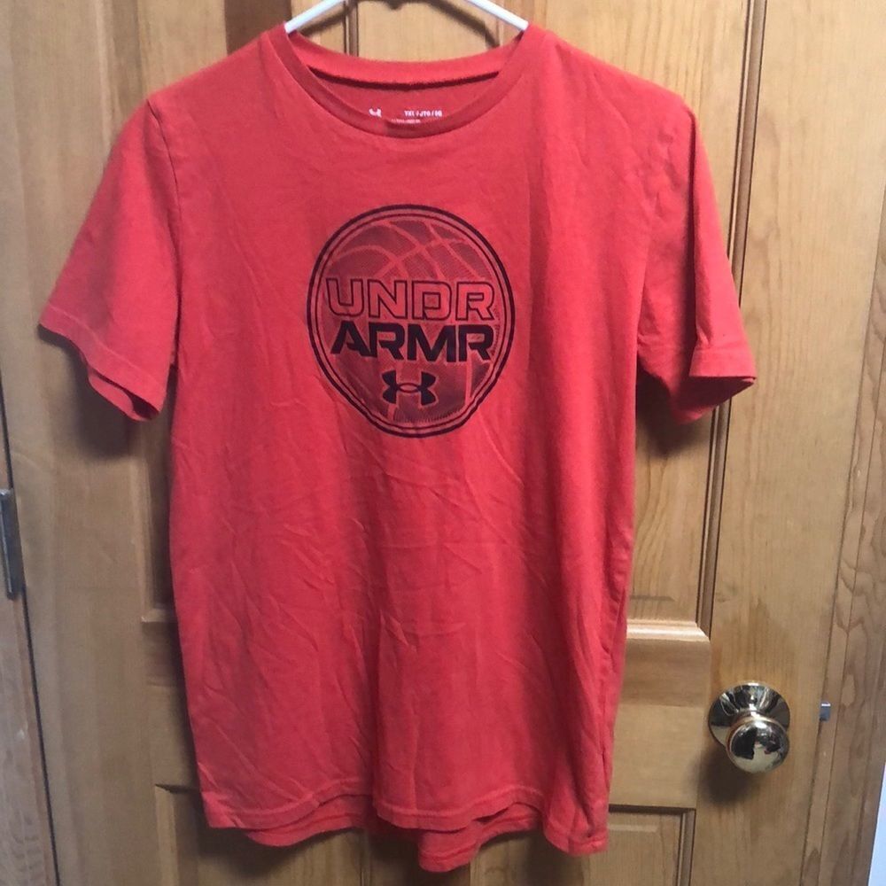 UNDER Armour loose short sleeve shirt size xlarge.